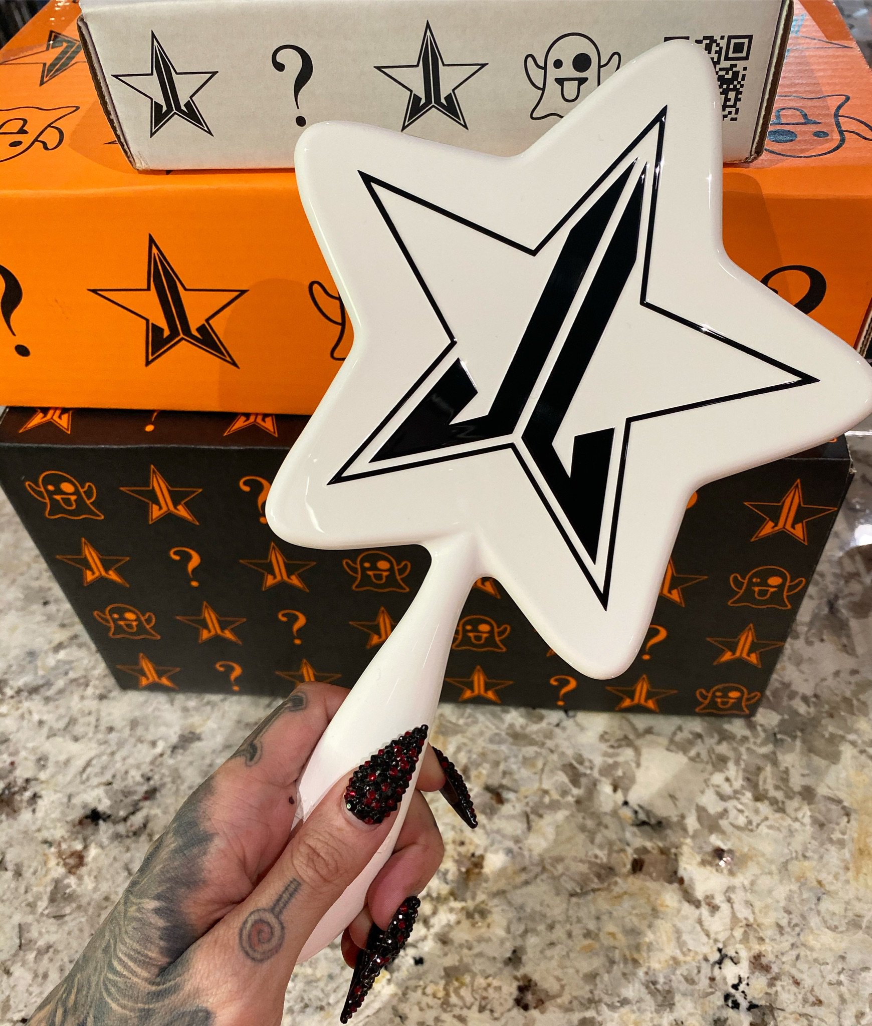 Halloween '23 Mystery Box - Supreme – Jeffree Star Cosmetics