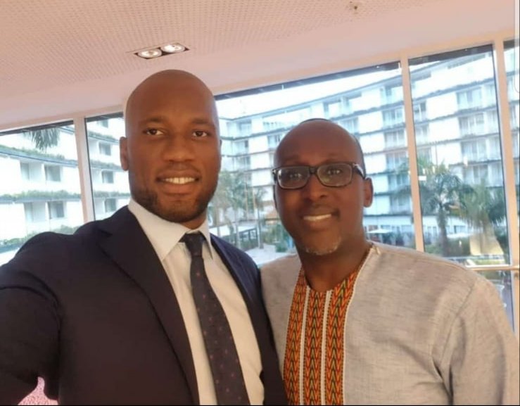 choulec's tweet photo. What an honor to meet a very humble man, philanthropist and most of all @didierdrogba a Chelsea Legend. Thanks for your time Champ!🙏🏽🙏🏽🙏🏽 @ChelseaFC @ChelseaFCinUSA @AlexGoldberg_ @NiiNiiFC @futbolChelsea https://t.co/rJurbOl0RA