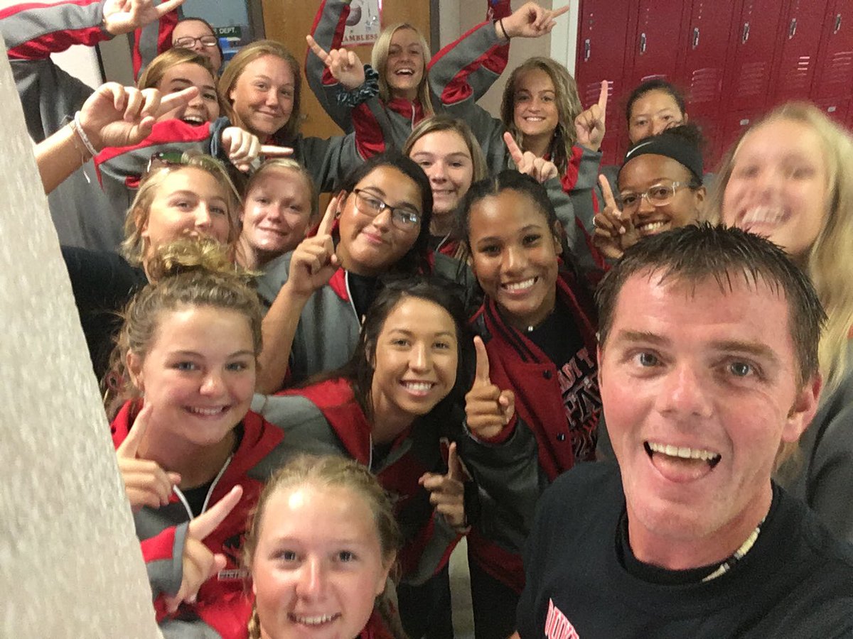 warehouse2015's tweet photo. SUP SELFIE! I❤️ my School & my Girls. Whata couple days. Walkthrough-Sendoff-AcademicStateChampionship-StateQuarterfinalGame. #ProudtobeaDukeTiger #3.86GPA #DukeTigerDNA #WeAreDuke #ContinuetheGrind #Playoffs2019 #NeverQuit https://t.co/VsYOMcWkDj