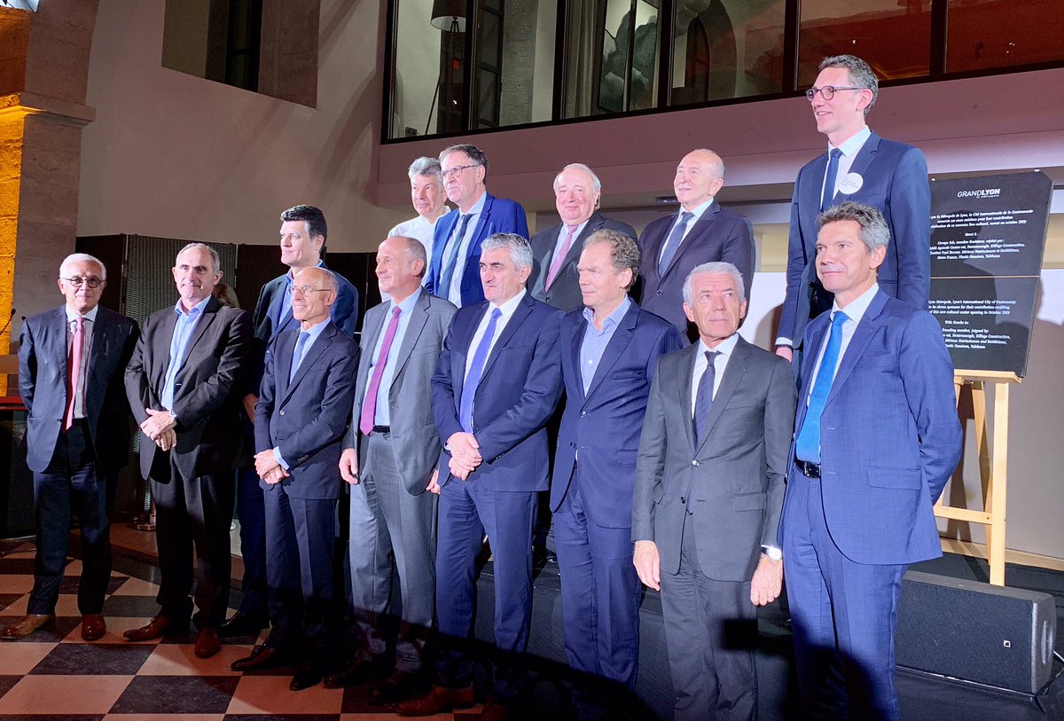 ca_centrest's tweet photo. Belle soirée des mécènes à la @ciglyon  11 entreprises engagées pour la valorisation du patrimoine gastronomique régional @GroupeSEB @ca_centrest @GroupeAPICIL @HDentressangle @eiffage @Elior_France @InstitutPBocuse @MXNSGlobal @biomerieux @PlasticOmnium @ValrhonaFrance #Metro https://t.co/R0kP2jskPX