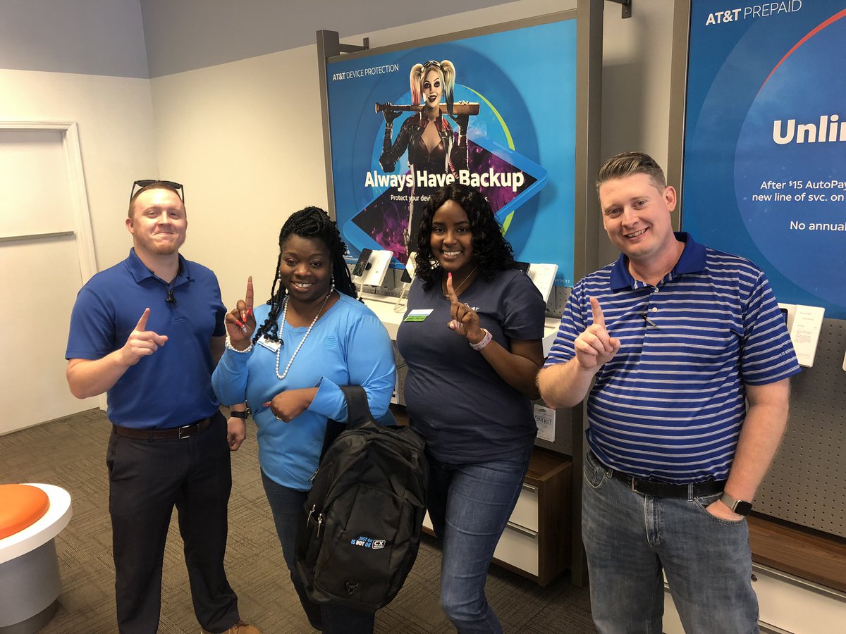 TonySmithGSC's tweet photo. Tina Johnson Prime RSM Camden, SC, Our Promise Champion. With her leadership team, DM Kim & Director @Donny_Feller6 Great Job Team!!! @eniggemann @marvymoore @gsc_cbg #sweetbag
#EASTCSW2019 #CSW2019
#myactionsmatchmywords https://t.co/JAxT6az35E