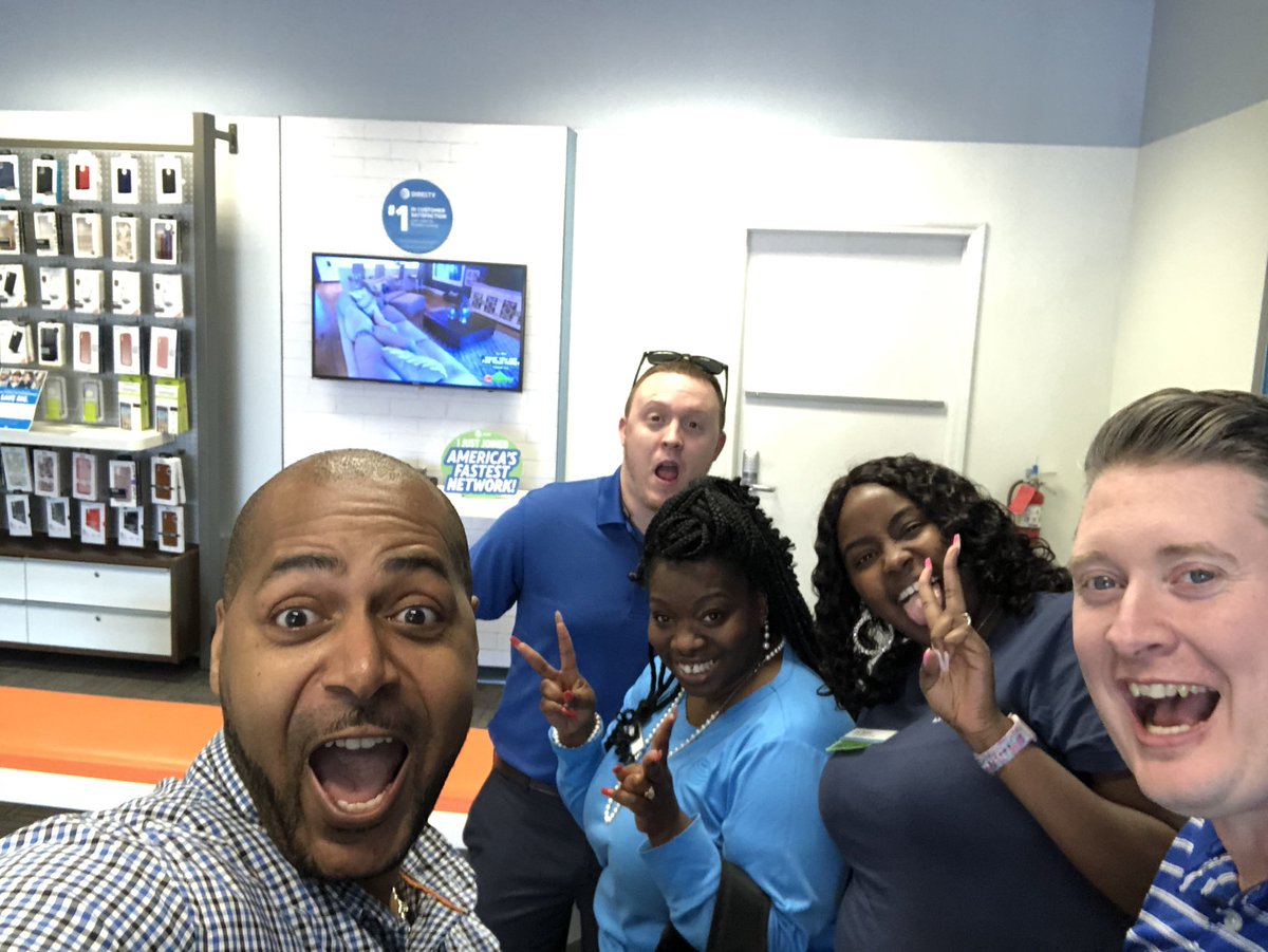 TonySmithGSC's tweet photo. Tina Johnson Prime RSM Camden, SC, Our Promise Champion. With her leadership team, DM Kim & Director @Donny_Feller6 Great Job Team!!! @eniggemann @marvymoore @gsc_cbg #sweetbag
#EASTCSW2019 #CSW2019
#myactionsmatchmywords https://t.co/JAxT6az35E