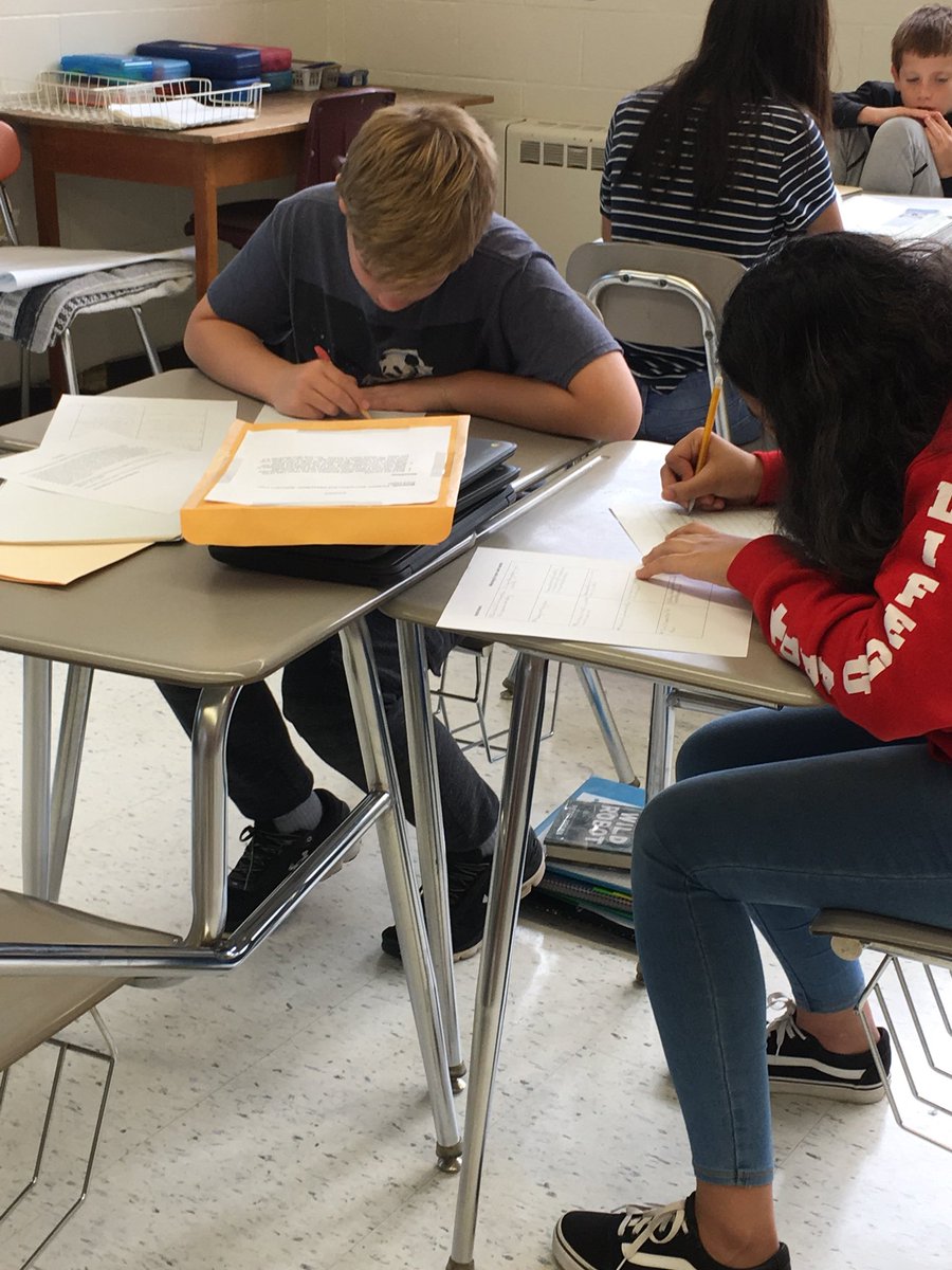 ms_devito_baims's tweet photo. Seventh graders doing an AMAZING job with stations about Christianity and Islam! So proud!! #socialstudies #northeast #owningtheirlearning https://t.co/kTj29q2r0f