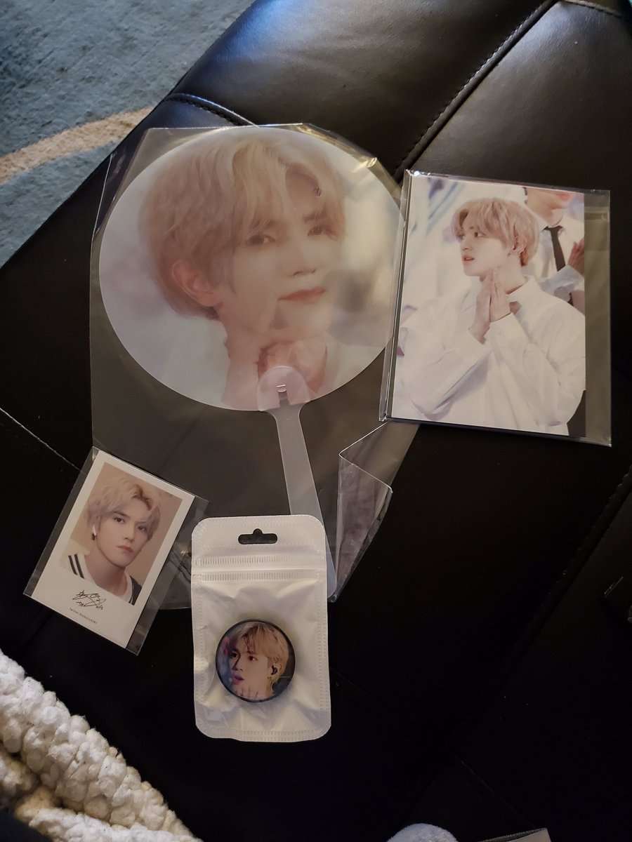 kpopmultitrash's tweet photo. IT CAME!!! THANK YOU @MelonCossu for hosting the GO.
And thank you @tyholic0701 for the beautiful fan goods!!! #MelonGO https://t.co/6ZuEiPU4p0