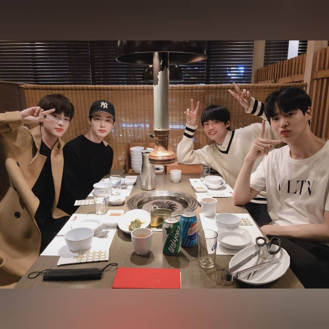 ShaNepophile's tweet photo. Its so satisfying to see these boys spending quality time together. Be happy and stay healthy #Jinhyuk #Seejin #Byungchan #Minkyu https://t.co/7RQu80ax7g