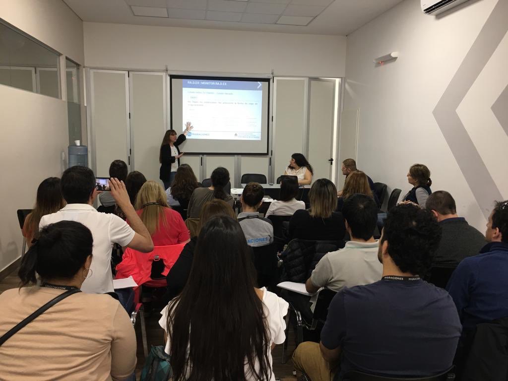 #Hoy finalizamos las capacitaciones de #Radex y completamos las 5 regiones de todo el país para nuestros agentes migratorios de todas las delegaciones de <a href="/Migraciones_AR/">Migraciones</a> . Capacitarnos y trabajar en equipo es fundamental para la atención a nuestros migrantes.