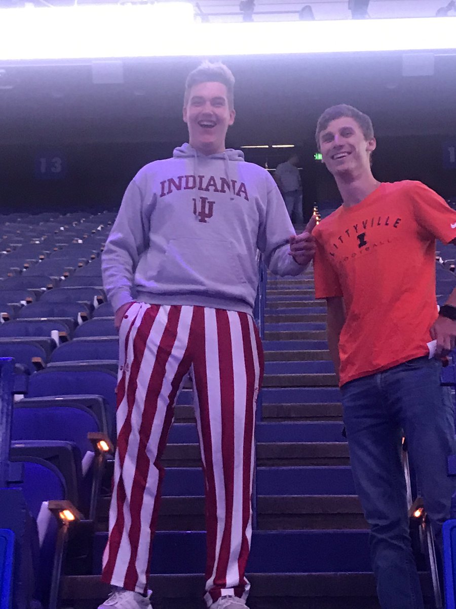 BrianMilamKHSAA's tweet image. It is quite possible this guy might not enjoy his Big Blue Madness experience!  The intestinal fortitude to wear that in Rupp Arena.... @WKYT @wkytsports #whatthedeuce