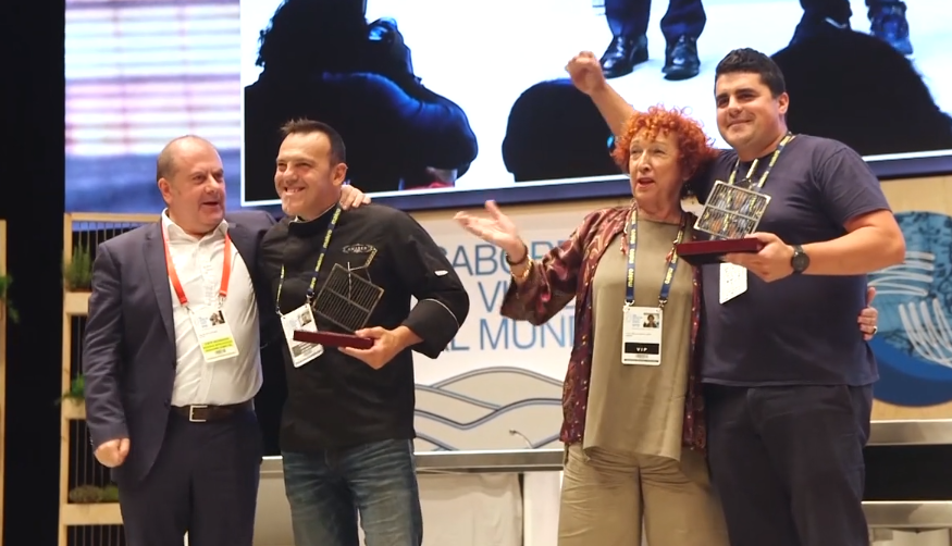 ssgastronomika's tweet photo. Aitor del Olmo, de Restaurante @amarenbilbao ha sido el ganador del Concurso de #Parrilla en #ssg19 #AMesaPuesta https://t.co/0MOpjpxpjY
