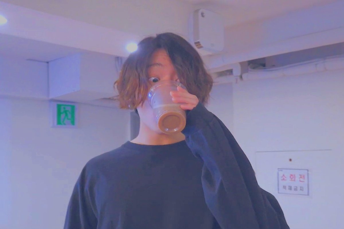SOFLYBTS's tweet photo. ❝ Mesmo se alguém sacudir este mundo
Nunca solte minha mão
Por favor, não acorde desse sonho ❞
_, EUPHORIA @BTS_twt
#GioClosetPhoto #JKonVACATION ─ ⭐ ݇-݈
#BoyWithLuv #TheMusicVideo #PCAs https://t.co/OgnS7sF3QU