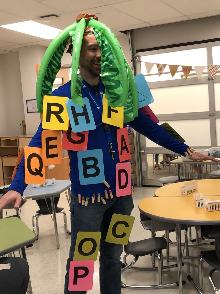 BritRRobbins85's tweet image. We had tons of fun exploring letters today by going on a parade, making a Chicka Chicka Boom Boom tree, and going on a letter hunt! #readingprimary
