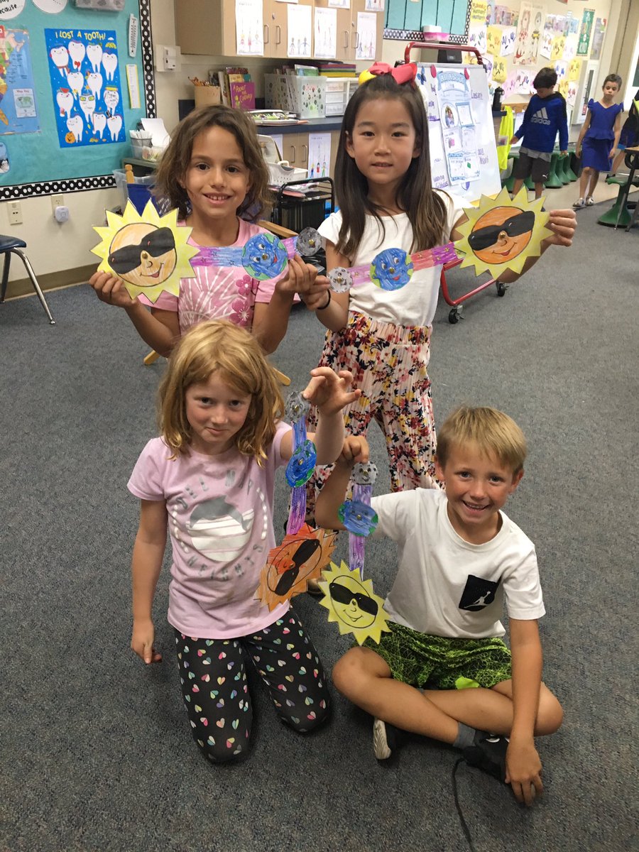 solisteacher's tweet photo. Exploring the earth, sun and moon! #DMUSD #DMHEIGHTS https://t.co/B5rEk4EWr8