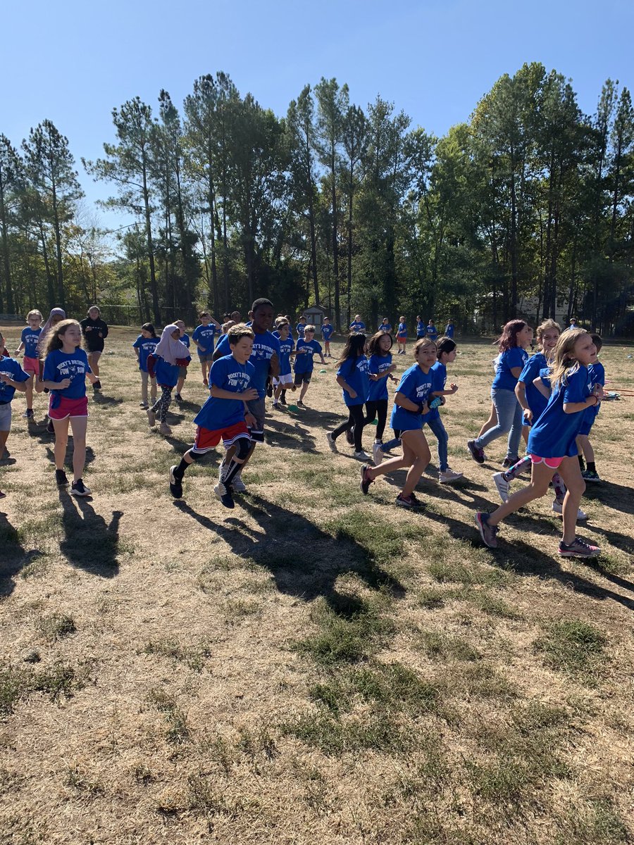 DPGrade4's tweet photo. Fun Run fun! @DeerParkFCPS #go4thgrade https://t.co/uPOy6iGdsY