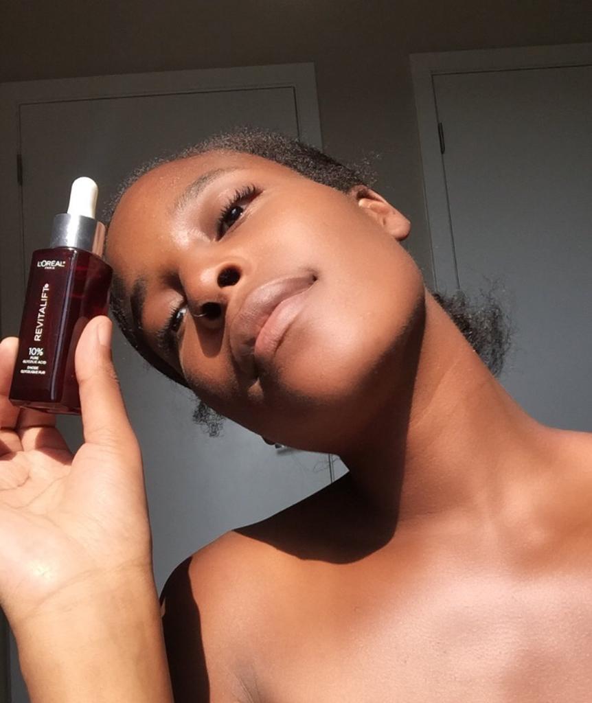 LOrealParisUSA's tweet photo. #SkinGoals featuring this beauty and her new skincare routine including our NEW Glycolic Acid Serum that visibly reduces dark spots AND wrinkles. See results and show us your before and after review: https://t.co/DrDdp8xYWi (📷 IG: https://t.co/vy7W1jgWpj) #influesnter https://t.co/CHjFqKKydA