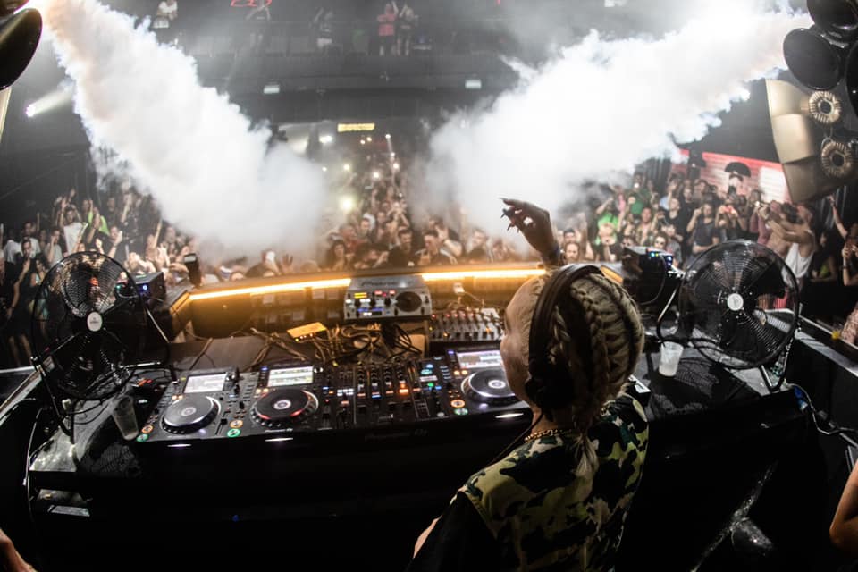 BarStandard's tweet image. Tonight, #HouseGuest welcomes @djsamdivine for her Denver debut at #BarStandard. Get ready for an evening of pure, unadulterated house bliss. 🙌🎶

Tickets are moving fast. 🔥 Save money at the door and secure your spot ⇢ bit.ly/SamDivineBarSt… #SamDivine #house #housemusic