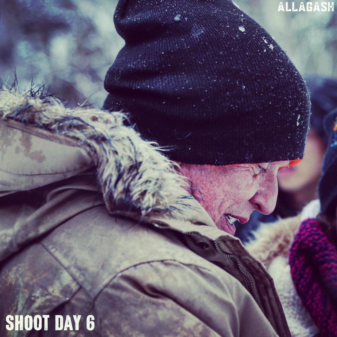 Blood_And_Money's tweet photo. Tom Berenger in between takes #FlashbackFriday https://t.co/shZUe1DGUG
