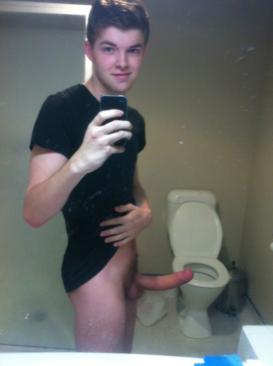 horny_rr's tweet photo. Este niño trae la verga de su papá 😱 https://t.co/Evl0gXjxt4