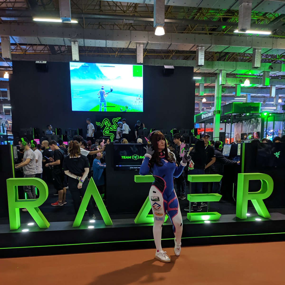 RazerBrazil's tweet photo. A #RazerNaBGS não para! Corra para o nosso stand e participe dos eventos no palco valendo brindes, Meet & Greet e jogue à vontade na área de freeplay, equipada com nossos periféricos mais recentes. #BGS2019 https://t.co/I4nAyRJy86