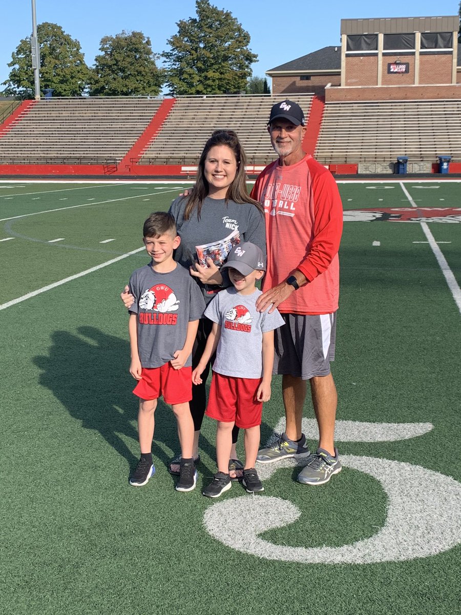 Kwray54's tweet photo. Itβs Homecoming weekend at Gardner Webb and as we prepare to honor Nick Roberts tomorrow. What an honor it was to have Kasey, Parker, and Tyler at practice today. #GWUFamily #NickRoberts #NeverForget #CancerSuck #TrenchMob https://t.co/5yR3yaRlzX