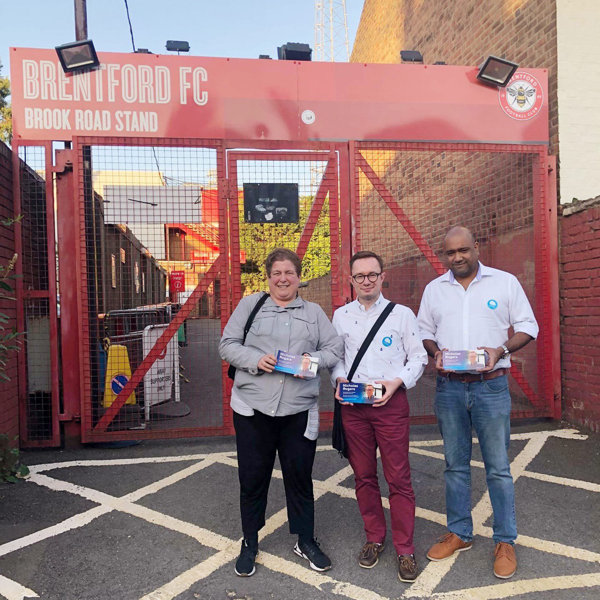BSIConservative's tweet photo. @NJROnline and the gang were out in Brentford yesterday. Not to watch the great Brentford F.C. this time but to talk with residents and find out what really matters to them. A lot of the issues raised are in @ShaunBaileyUK &amp; Nicks plans for the mayoral election in May #Brentford https://t.co/dLJ26lzMo1