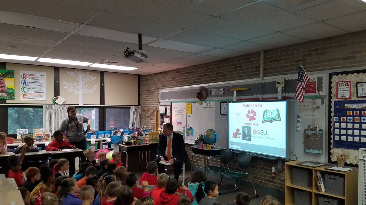 3rdCrimBGCS's tweet photo. Thank you President Rogers from @BGSU for being our mystery reader today! Our 3rd graders at Crim loved having you visit. Come back anytime! @francis_scruci @Zeb_Kellough @BGSU https://t.co/f5iDPcgnWG
