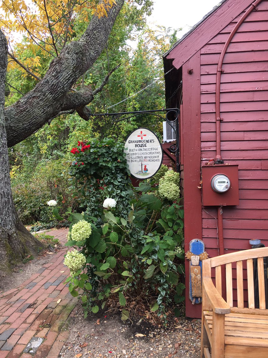 kathleenluvstea's tweet photo. Charming lunch, charming companions, charming location!
Such a wonderful afternoon at Pickety Place. #fallinnewenglad #picketyplace #littleredridinghood https://t.co/IfOFMPDVTi