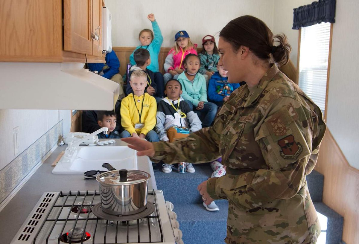 HollomanAFB's tweet photo. Today the #49Wing Firefighters gave Holloman Elementary School students a tour of their fire station and held a fire muster competition between 10 teams across Holloman, as part of #FirePreventionWeek.👨🚒 🚒🔥
@AETCommand | @usairforce https://t.co/qumiej6Y3q