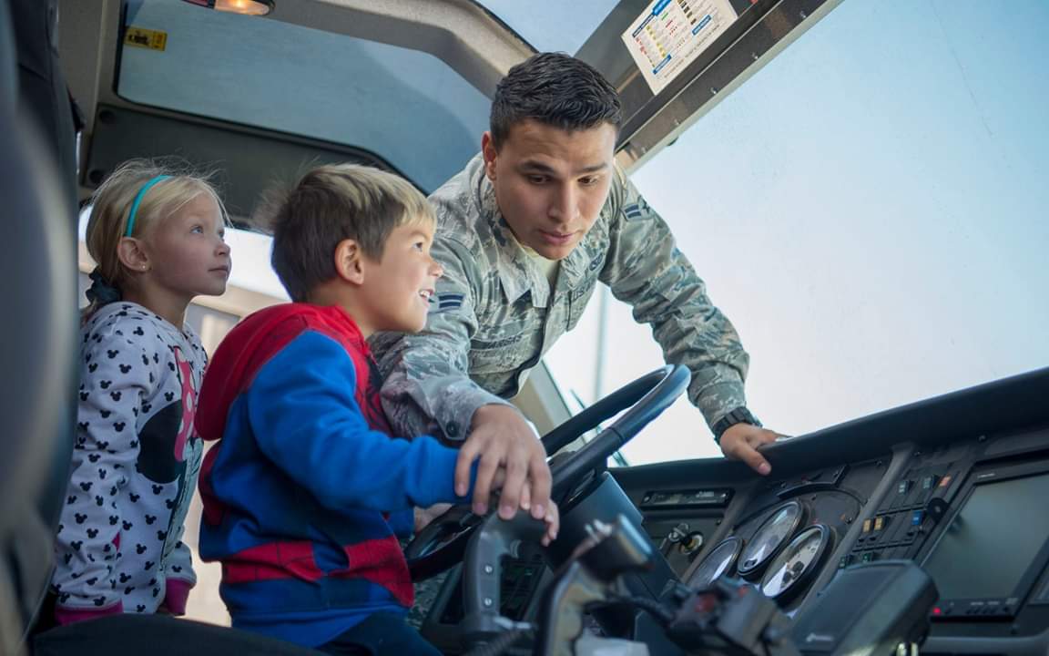 HollomanAFB's tweet photo. Today the #49Wing Firefighters gave Holloman Elementary School students a tour of their fire station and held a fire muster competition between 10 teams across Holloman, as part of #FirePreventionWeek.👨🚒 🚒🔥
@AETCommand | @usairforce https://t.co/qumiej6Y3q