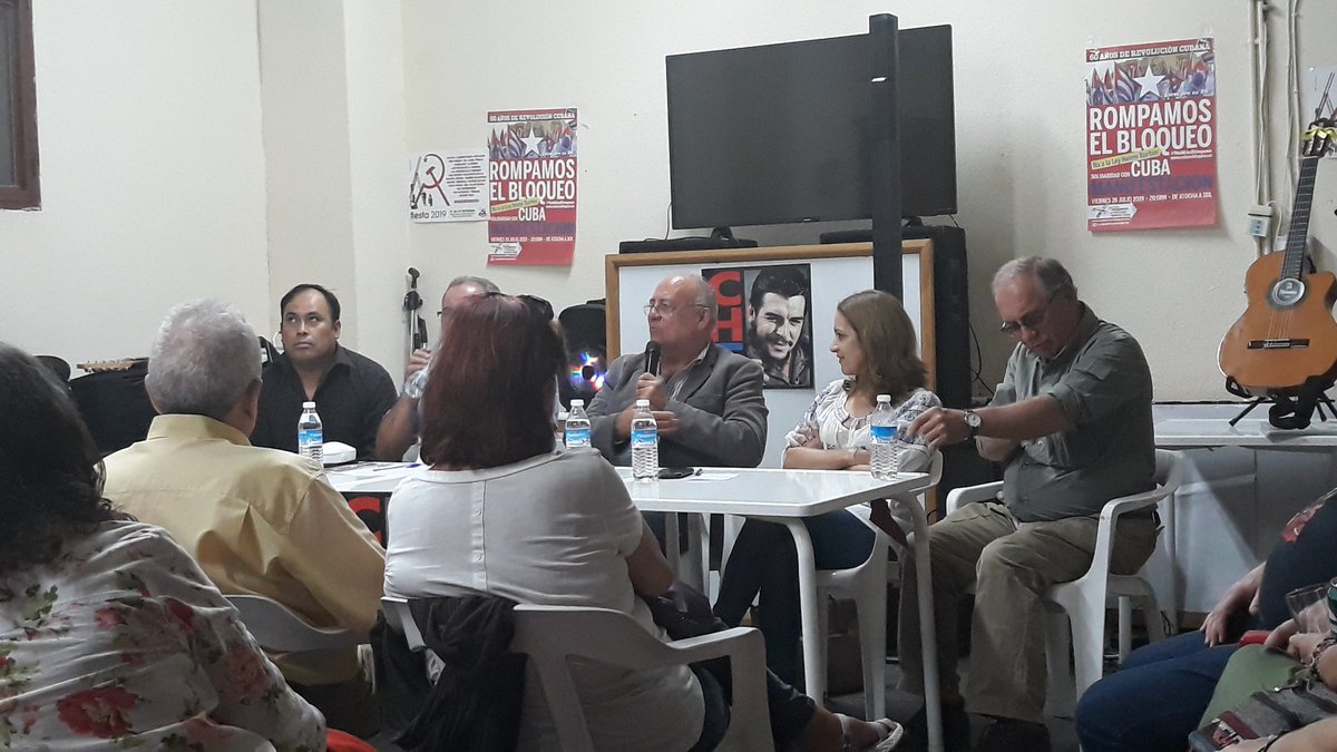 PrensaCuba_Espa's tweet photo. Movimiento de Solidaridad con #Cuba en #Madrid riende homenaje al Ché en Agrupación #IU #MarxMadera en la localidad de Orcasitas. Presentes representantes de Embajadas #Cuba, #Bolivia, #Venezuela y el #ICAP @CubaMINREX @GustavoMachinG https://t.co/9PkcQbQQLc