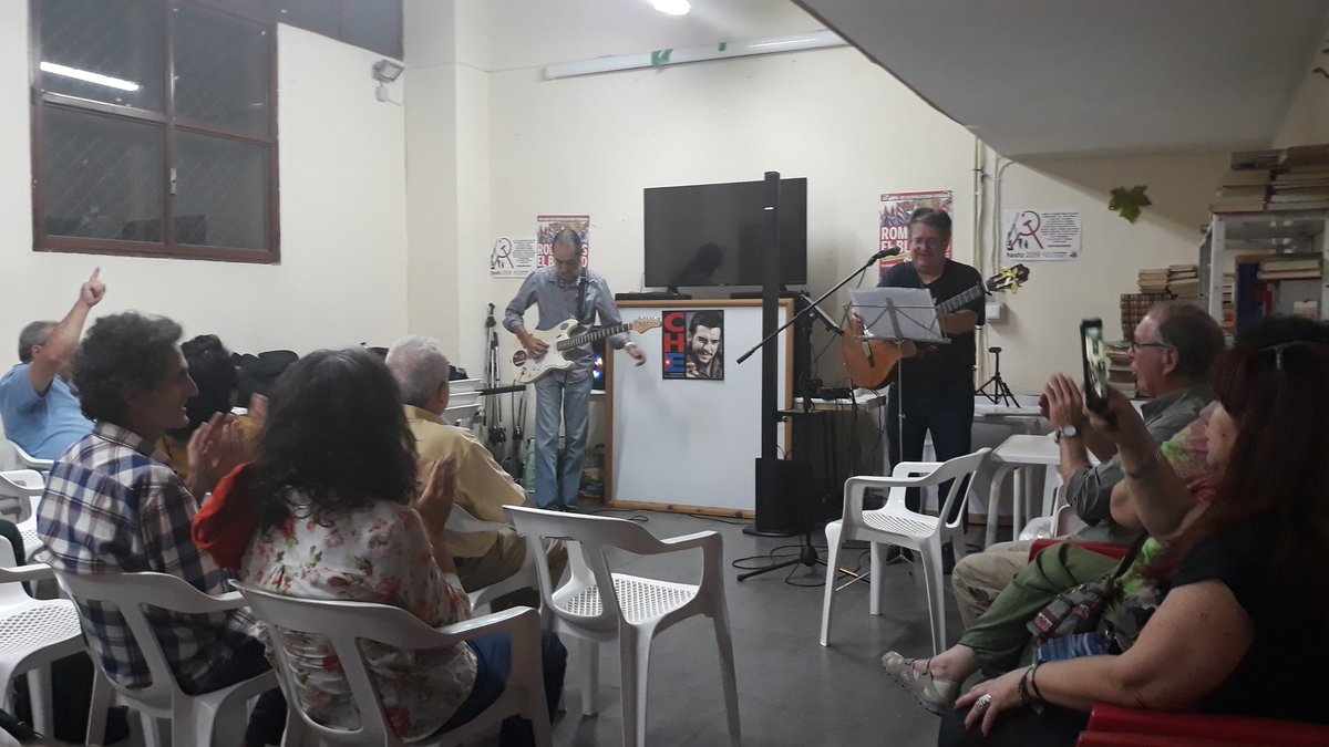PrensaCuba_Espa's tweet photo. Movimiento de Solidaridad con #Cuba en #Madrid riende homenaje al Ché en Agrupación #IU #MarxMadera en la localidad de Orcasitas. Presentes representantes de Embajadas #Cuba, #Bolivia, #Venezuela y el #ICAP @CubaMINREX @GustavoMachinG https://t.co/9PkcQbQQLc