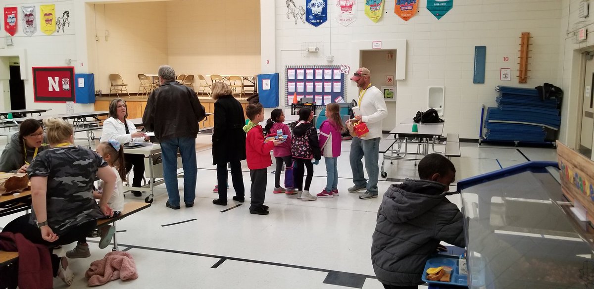 CatherLibrary's tweet photo. Great turnout at our Read and Feed book fair event today...over 30 guests for lunch and shopping! #devourbooks @CatherMPS https://t.co/Rsj5shdSi7