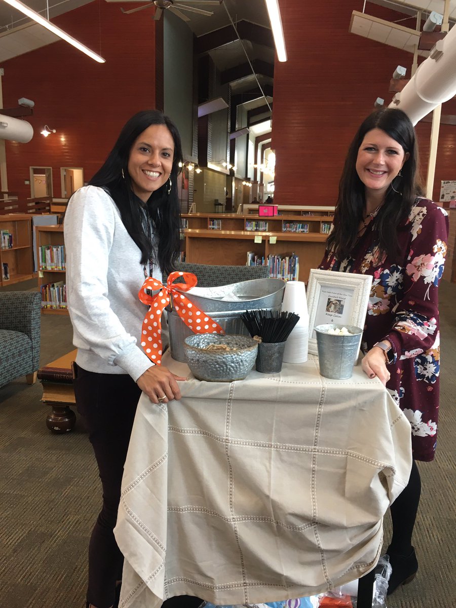 Loved our hot coco cart today! Thank you to <a href="/kristeneckerman/">Kristen</a> &amp; <a href="/CastellanosAsh/">Ashley Castellanos</a> for our special treat today! ❄️  #TESbulldogs
#WISDgreatness
#bulldogbrag