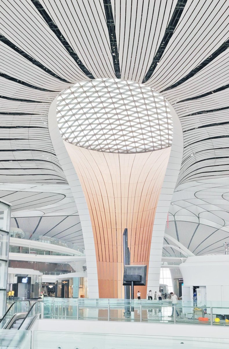 baulinks_de's tweet photo. Flughafen in Peking mit u.a. Light-on-Demand von Tridonic ➥ mehr dazu: https://t.co/hWbgUIXeMZ ➥ siehe auch: #LightonDemand #Lichtsteuerung #Beleuchtungskonzept @Tridonic #Tridonic https://t.co/RWCjkn1F4O