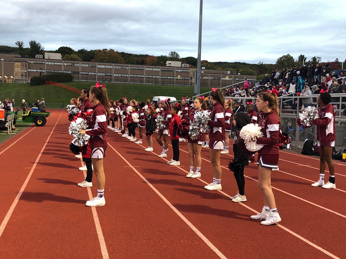 Bristol Central cheering with the Bristol Bulldogs tonight!🎀🏈
