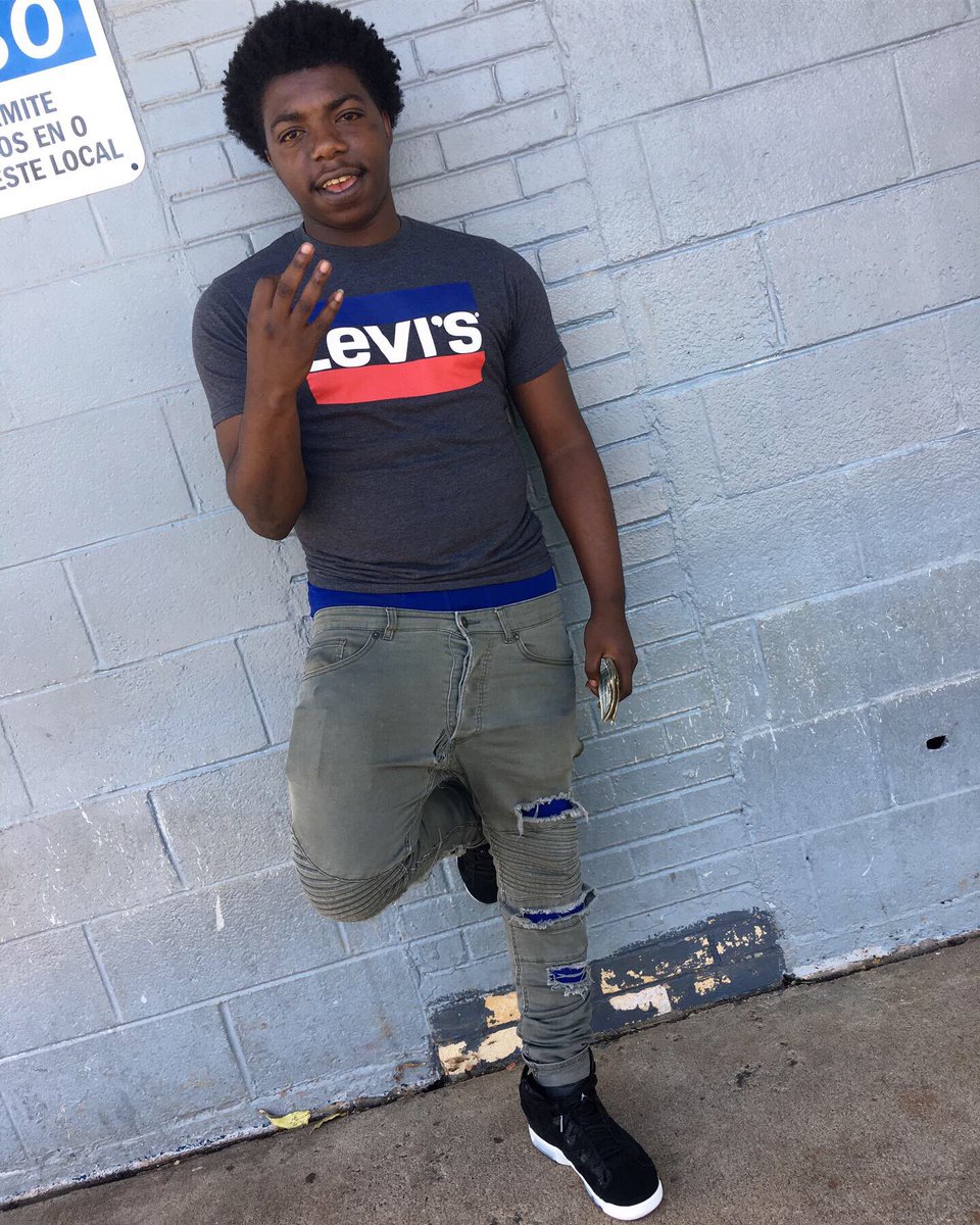 BlockBoyGaNg500's tweet photo. Who to rob ‼️🤷🏾‍♂️ https://t.co/gIV1WIaRGw