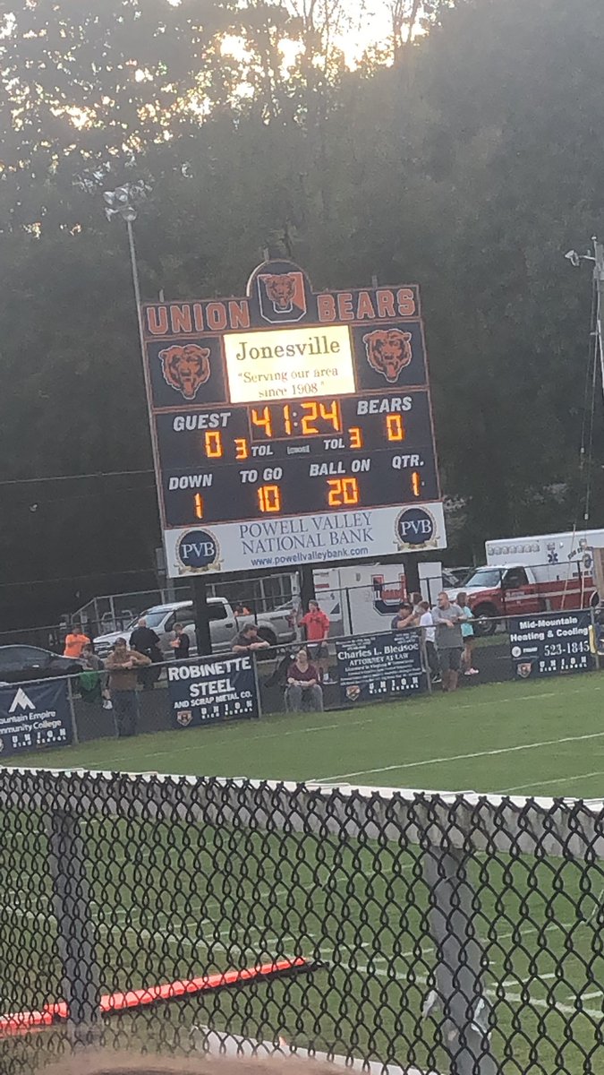 QTurner23's tweet photo. 41 minutes until kickoff and no music? Weak @unionbearslive https://t.co/WdUTeyfh2q