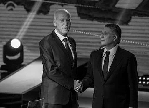 MidoxMbarek's tweet photo. La seule chose a retenir de ce débat, le finish des deux candidats et cette photo historique .. Autre El Watania a vraiment assuré, pour une fois https://t.co/E9xBrcUUPI
