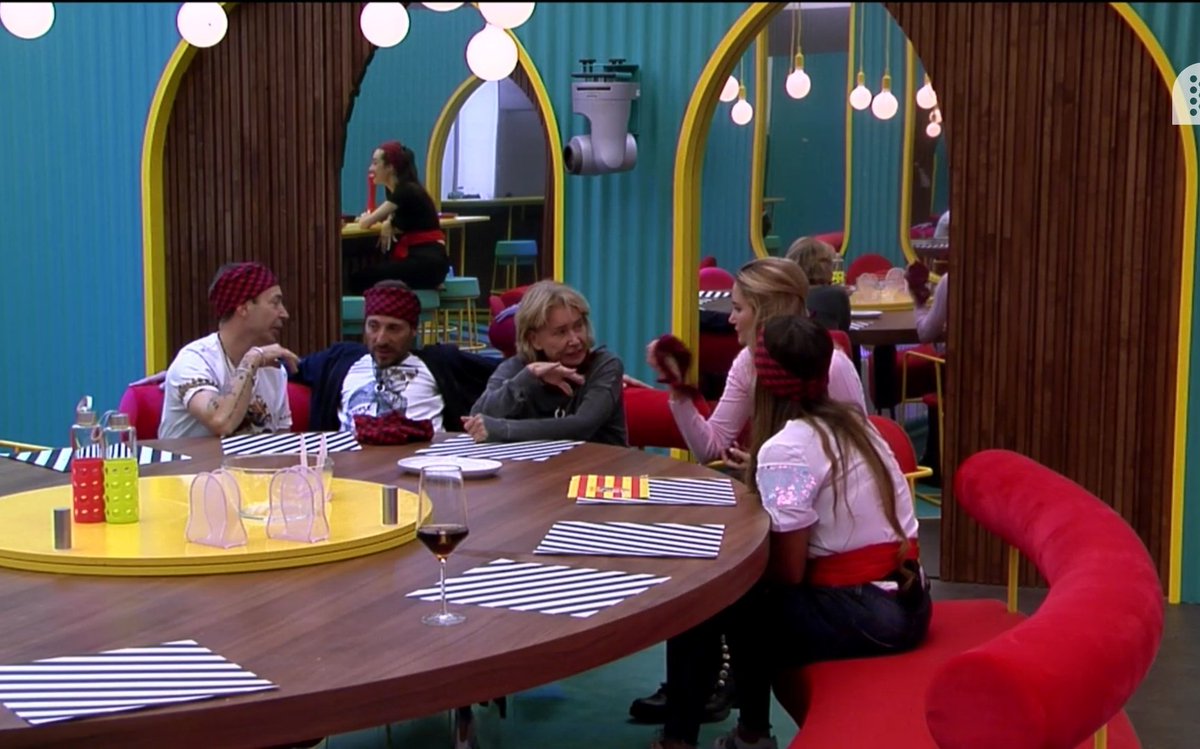 JoaaGH's tweet image. Fiesta #GHVIP3 VS Fiesta #GHVIP7 
Tenéis el Vip que os merecéis, aburrido e infumable. #GHVIP11O