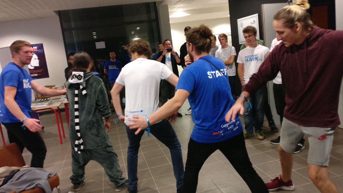 Insomni_Hack's tweet photo. Séance fessés pour les perdants #insomnihack2019 #coursedebrouettes https://t.co/ffUeQZCuYm