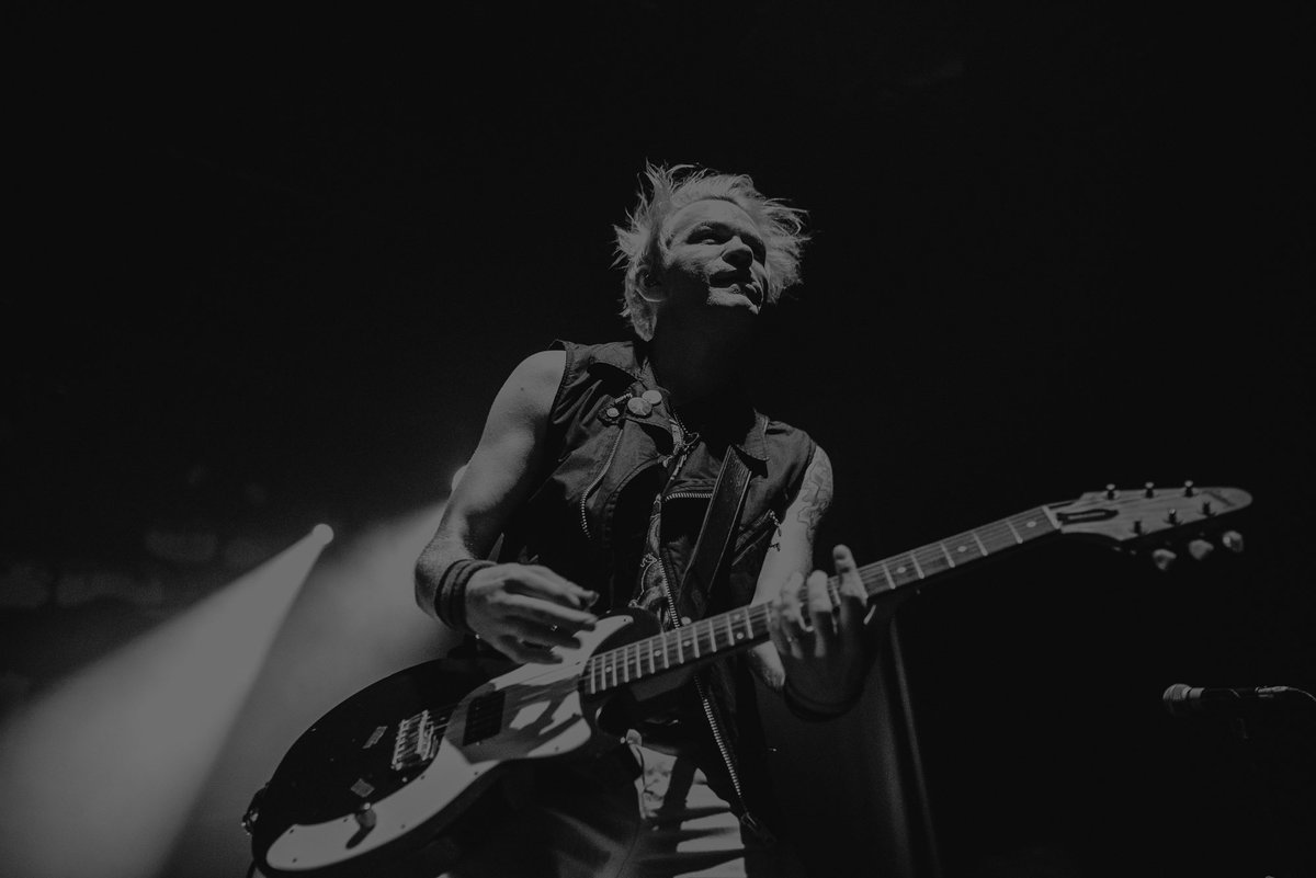 Seems like each time I’m with you I lose my mind because I’m bending over backwards to relate// <a href="/Sum41/">Sum 41</a> 

Shot for: <a href="/stitchedsound/">Stitched Sound</a>