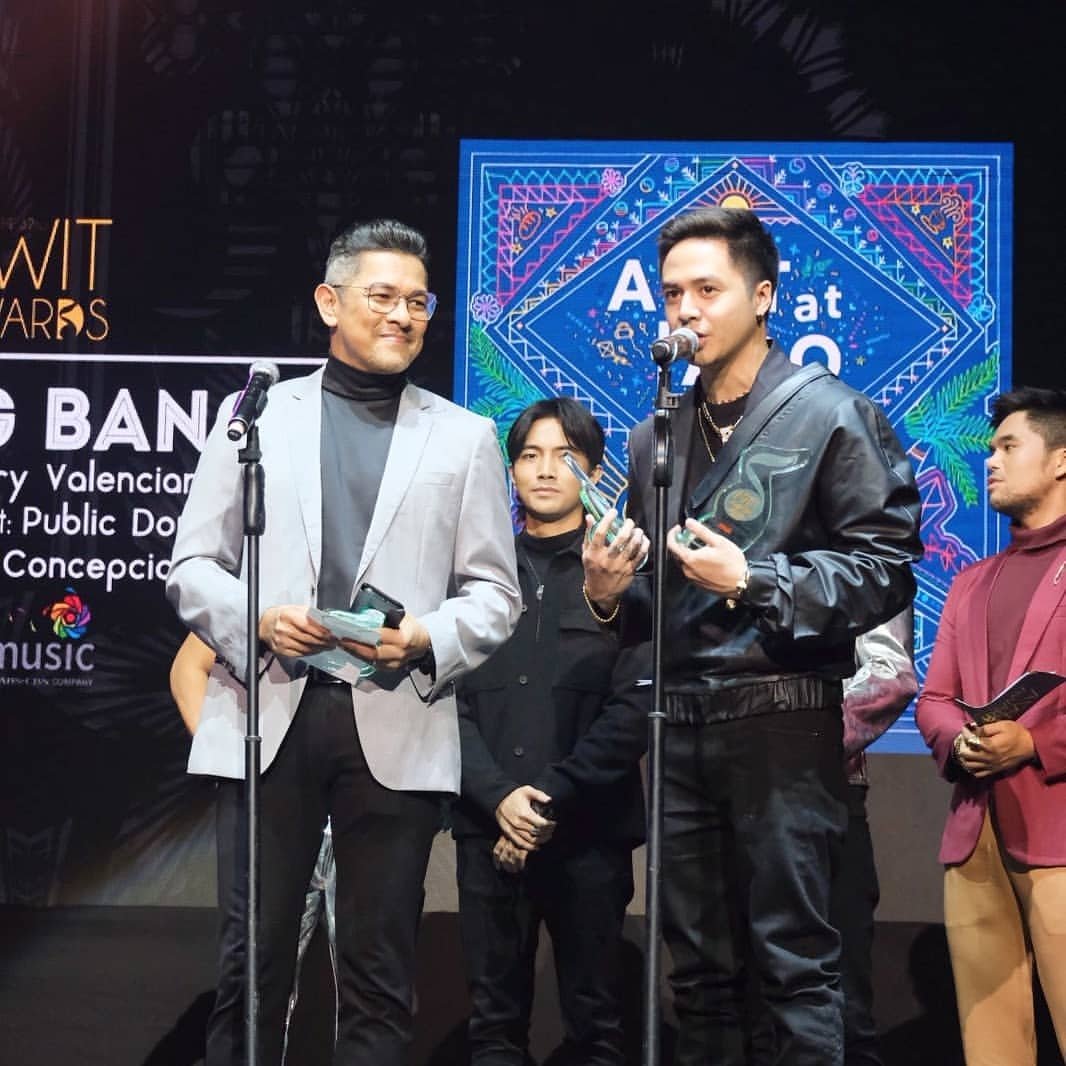 SAMSTERS1017's tweet photo. #Repost from @starmusicph:
Congratulations @sam_concepcion for winning Best Dance Recording for #SarumBanggi from #AwitAtLaro with producer Mr. @GaryValenciano1 🙌🏼 #AwitAwards2019 #32ndAwitAwards https://t.co/RxCOLAvQZB
