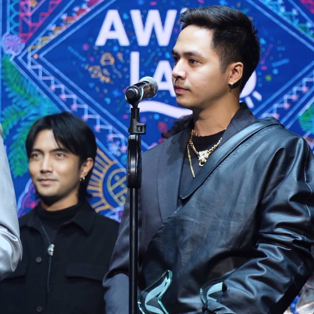 SAMSTERS1017's tweet photo. #Repost from @starmusicph:
Congratulations @sam_concepcion for winning Best Dance Recording for #SarumBanggi from #AwitAtLaro with producer Mr. @GaryValenciano1 🙌🏼 #AwitAwards2019 #32ndAwitAwards https://t.co/RxCOLAvQZB
