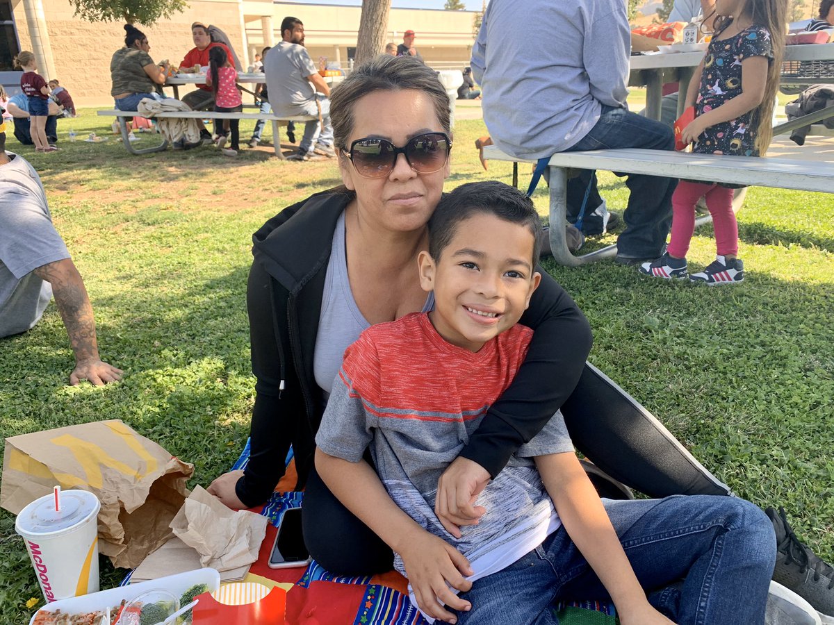 TorresEdith24's tweet photo. It’s a good day to be a 🐺! So sweet seeing so many families enjoying Friday lunch at Lunch with Lobos❤️#lrslobos https://t.co/cYWaUMSgNL