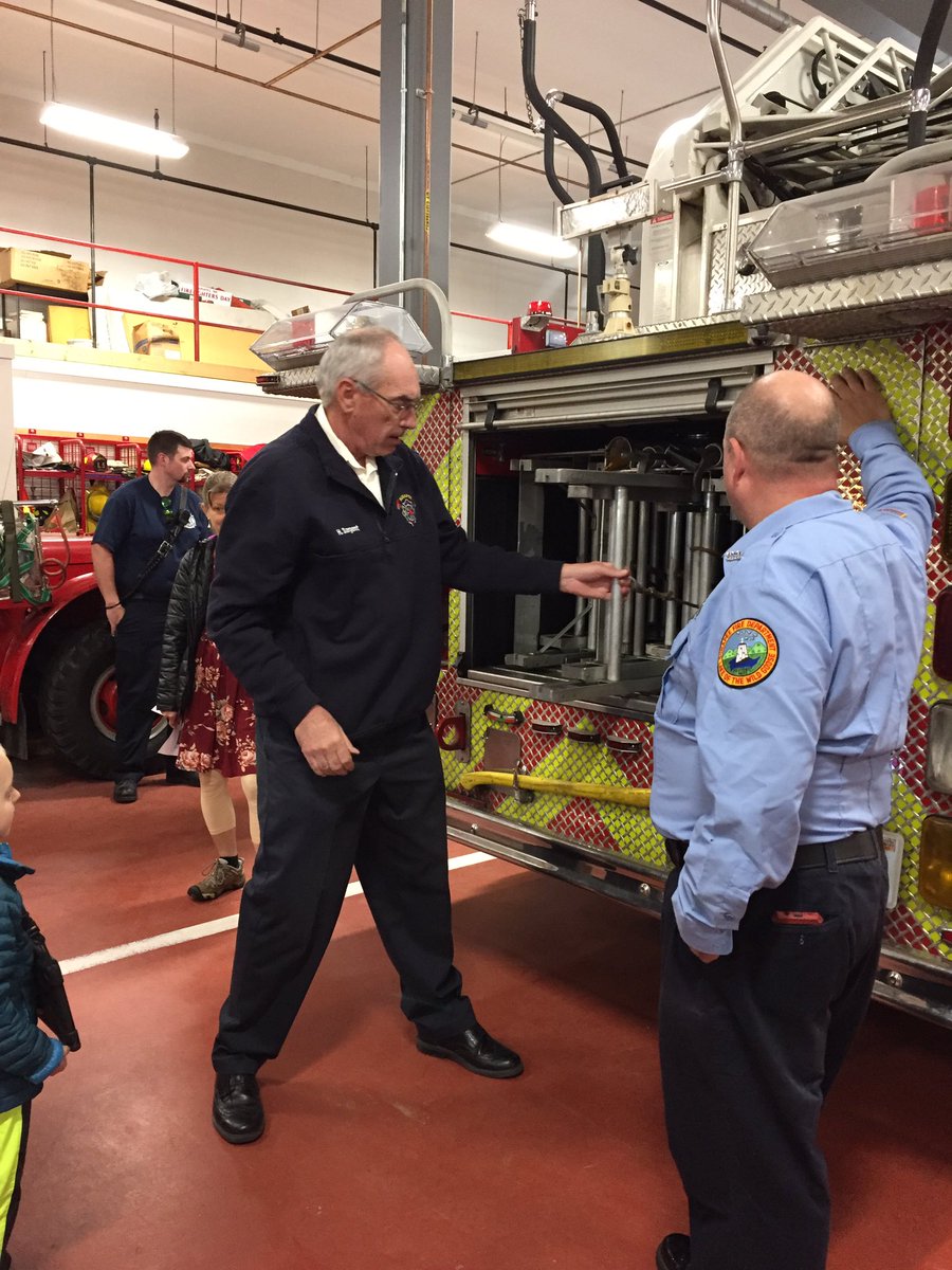 SSgrade1's tweet photo. First graders loved our trip to Safety Services!! Thank you Sunapee Fire Department!!  #SunapeeCentral https://t.co/l9NMrS3Ja5