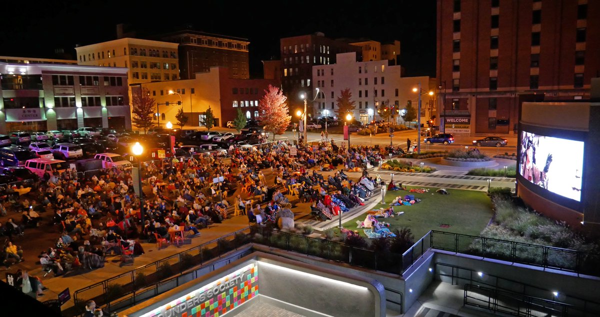 NtlComedyCenter's tweet photo. Having a blast at @Ghostbusters - Free Movie Night in #JamestownNY! Thank you to everyone who attended tonight and we'll see you next week at Stand-Up LIVE with @yannispappas! @BuffaloGBusters #NationalComedyCenter #OnlyInJamestown https://t.co/r2Dv38Fx7O