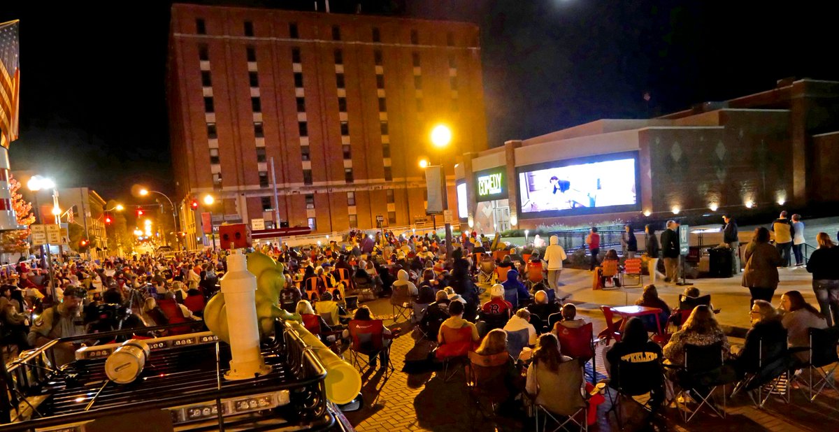 NtlComedyCenter's tweet photo. Having a blast at @Ghostbusters - Free Movie Night in #JamestownNY! Thank you to everyone who attended tonight and we'll see you next week at Stand-Up LIVE with @yannispappas! @BuffaloGBusters #NationalComedyCenter #OnlyInJamestown https://t.co/r2Dv38Fx7O