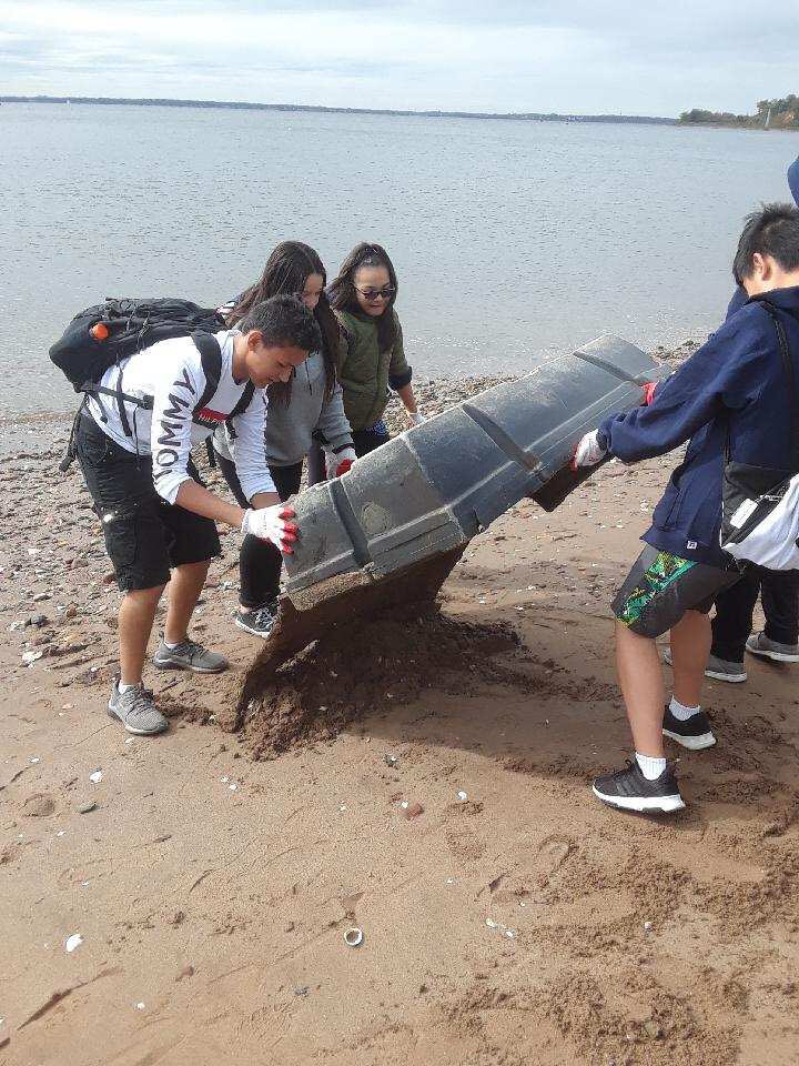 GaynorMcCownELS's tweet photo. So proud of our students for participating in our annual Day of Service. The Billion Oyster Project #makeamarkmakeadifference @NYCSchoolsHSN12 @NYCOutwardBound @SIBOD31 https://t.co/bYXLDSDJ0L