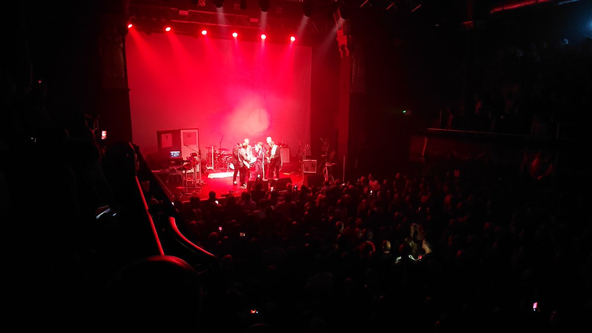 MusicmanBrian's tweet photo. Excellent gig by The Divine Comedy tonight, great stuff. https://t.co/zEGfzVwu8S