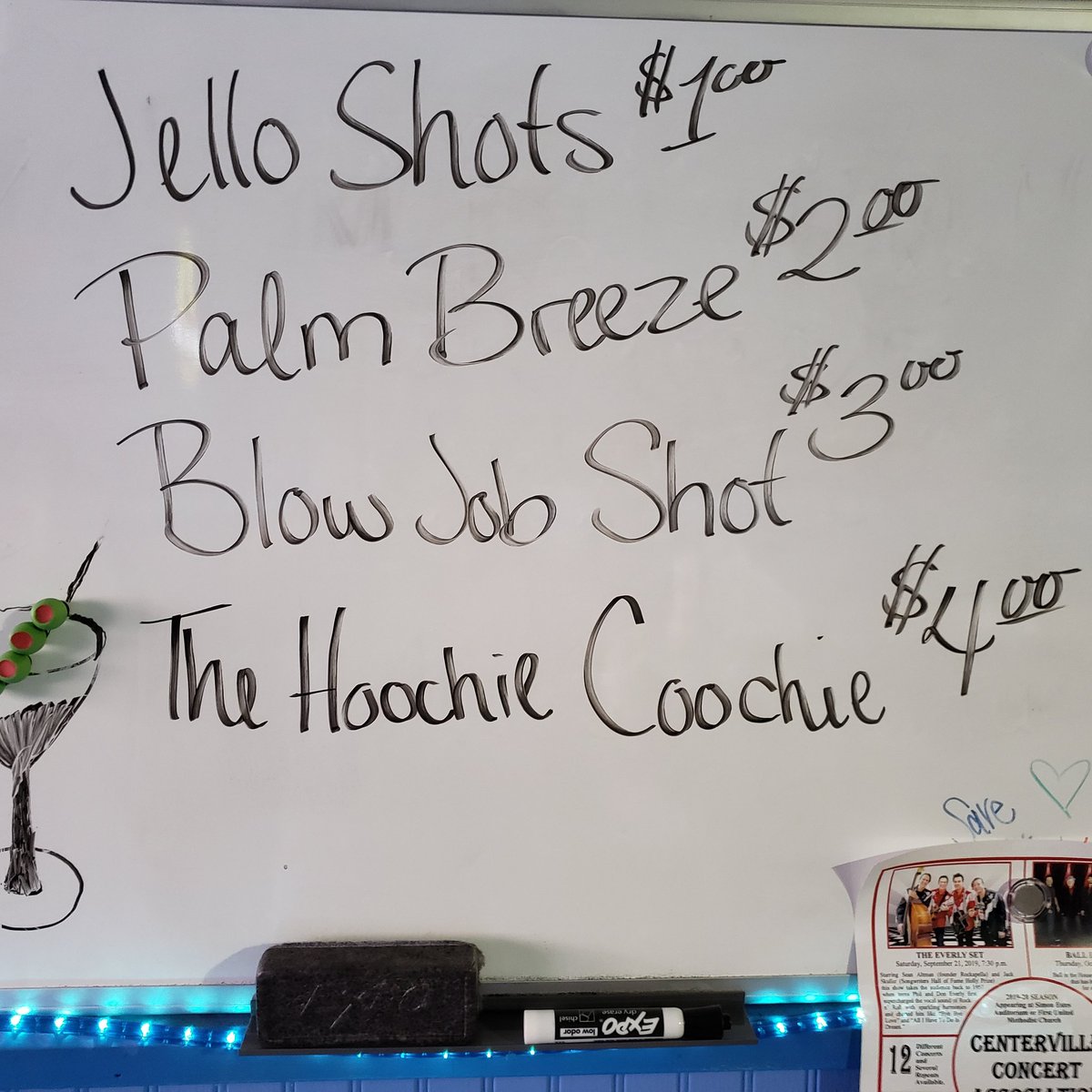 MyLounge's tweet photo. #makemyplaceyourplace #fuckedupfriday #ComingOutDay  #Vegan #tybg #beeroclock #blowjobshot #palmbreeze https://t.co/QlAkxjfh3J
