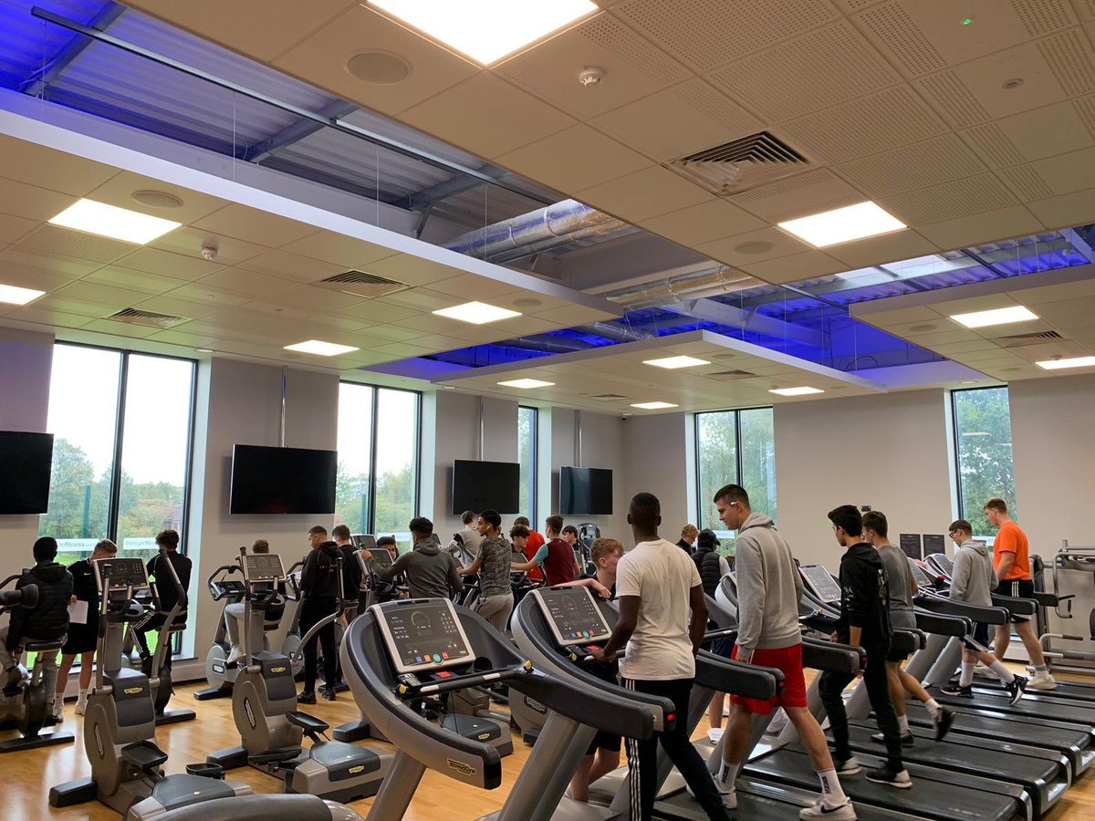 PRC_Sports's tweet photo. Level 3 2nd year students taking the level 2s for a gym induction. 🔥 #careers #gyminstructors https://t.co/AS6j4zTtXC