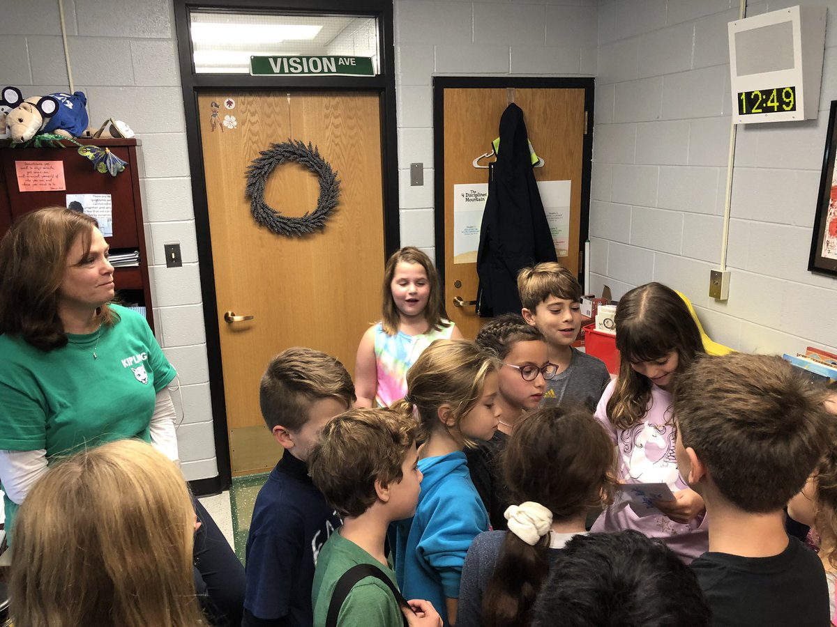 CBinderMarkey's tweet photo. (1/2) To celebrate the end of our 1st reading unit, we went on a scavenger hunt to search for a special Box of Gold - hidden inside was their reading notebooks to treat like gold for the rest of the year! @LucyCalkins #kip109 #engage109 https://t.co/0M0kRcxRfj